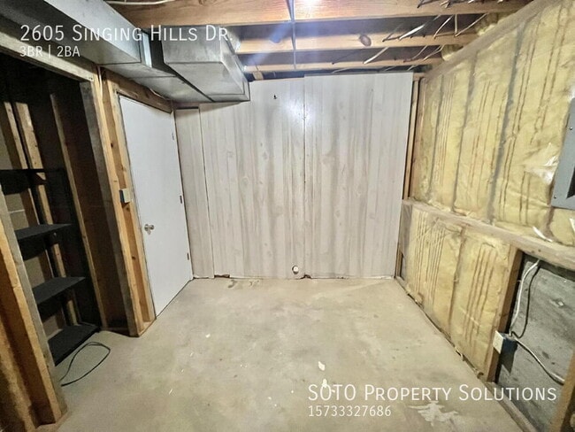 Building Photo - 2605 Singing Hills Dr