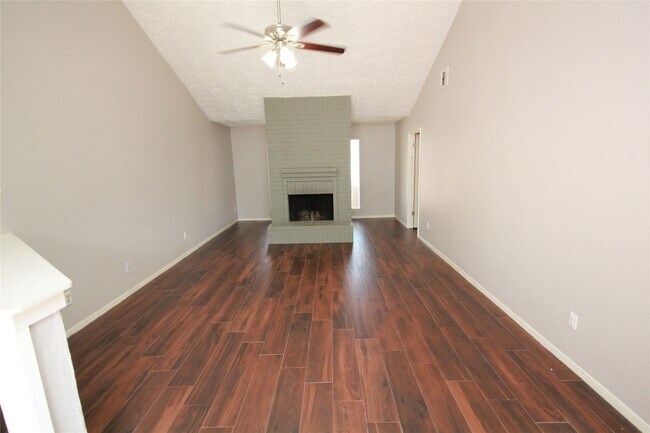 Building Photo - 22619 Braken Carter Ln