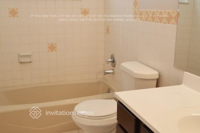 Building Photo - 10870 Larry Dr