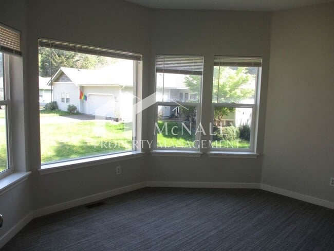 Building Photo - Charming Condo with Bonus Room in Horseshoe Gardens