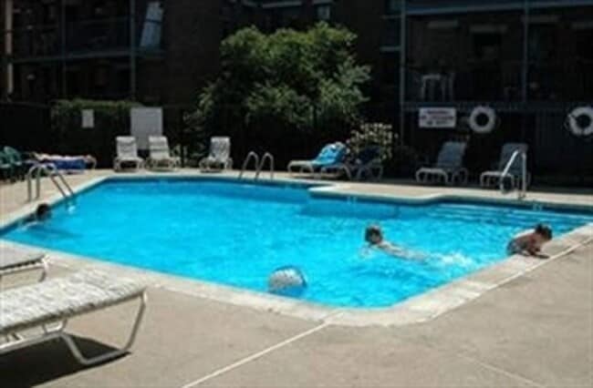 Building Photo - NICE 1 BEDROOM IN BRIGHTON ~ STAINLESS STEEL APPLIANCES, RECESSED LIGHTING