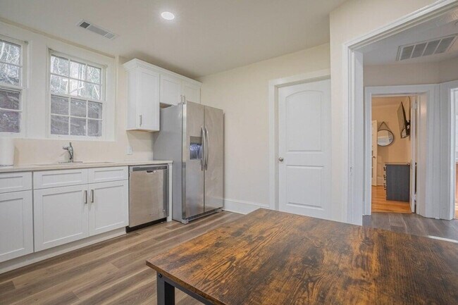 Building Photo - 840 Bobbin Mill Rd