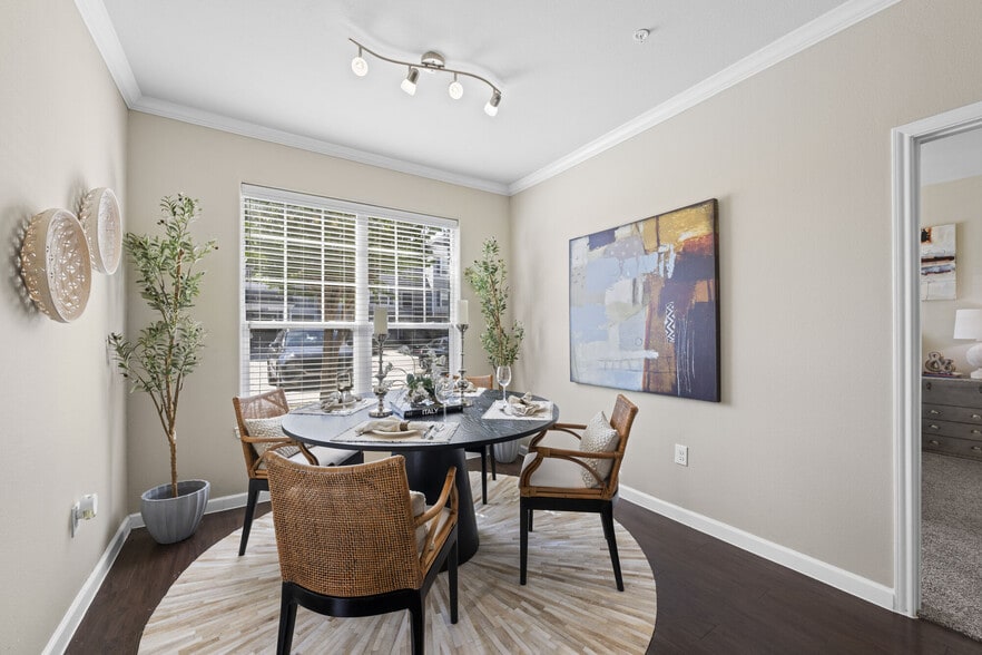 Building Photo - The Pointe at Victoria