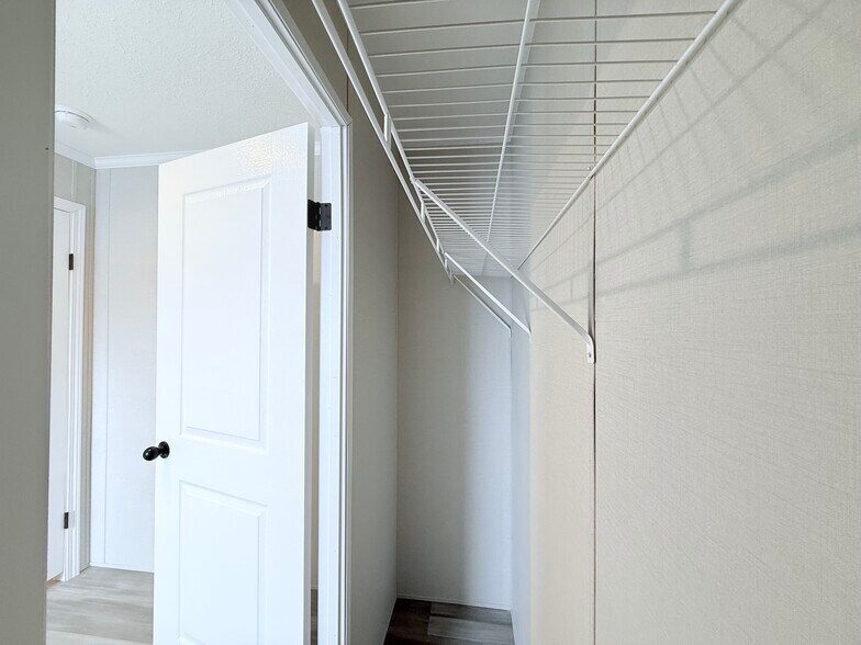 Building Photo - 29805 Jamestown Dr