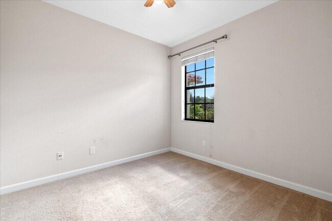 Building Photo - 10169 Wellington Parc Dr