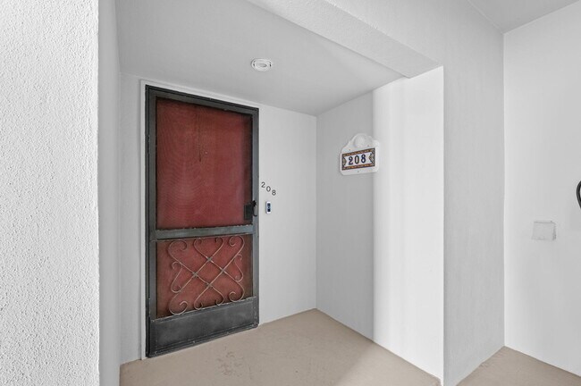 Building Photo - 6175 S Mirror Lake Dr