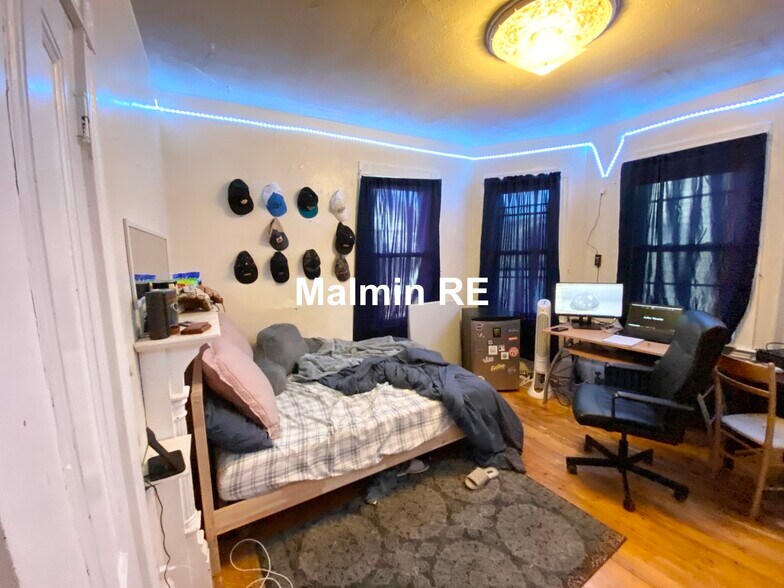 Building Photo - 55 Hillside St