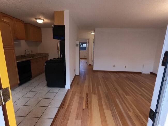 Building Photo - 968 45th St