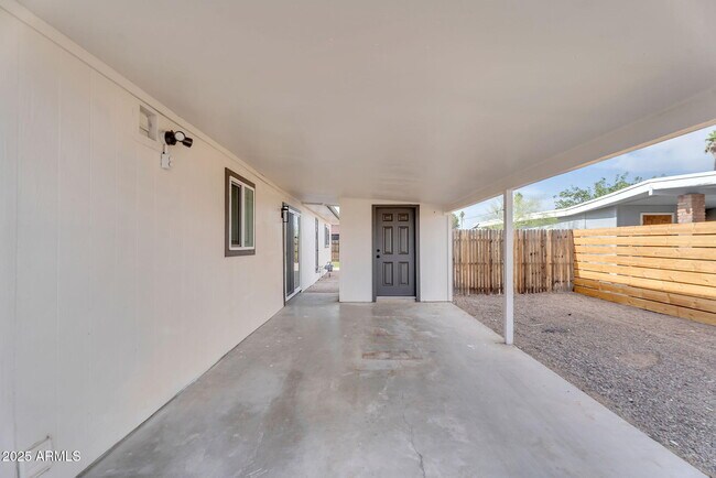 Building Photo - 800 E Melrose Dr
