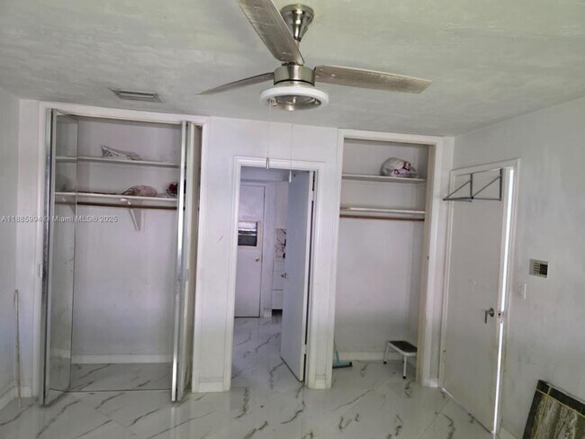 Building Photo - 1 bedroom in Hollywood FL 33020