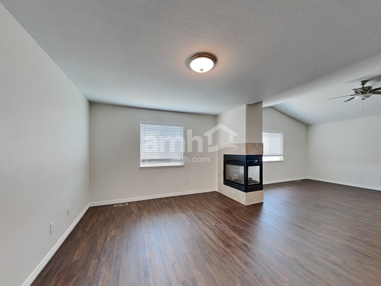 Building Photo - 2496 Sierra Springs Dr