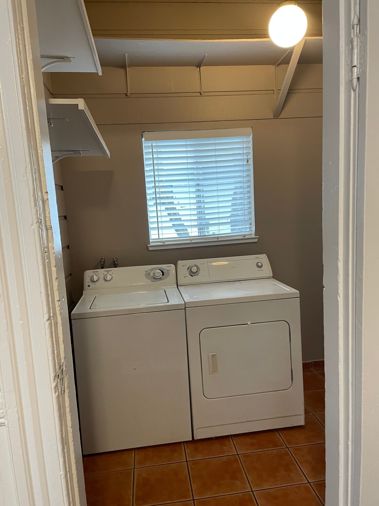 Building Photo - 313 1/2 20th St