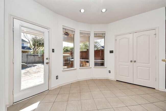 Building Photo - 6423 Middlelake Ct