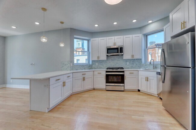 Building Photo - 618 14th St