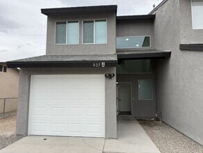 Building Photo - 3 bed 2 bath with garage $1,400 Rent