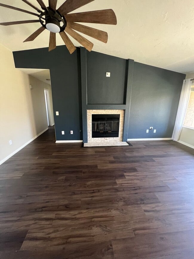 Building Photo - Lovely Condo bordering North Park & South ...