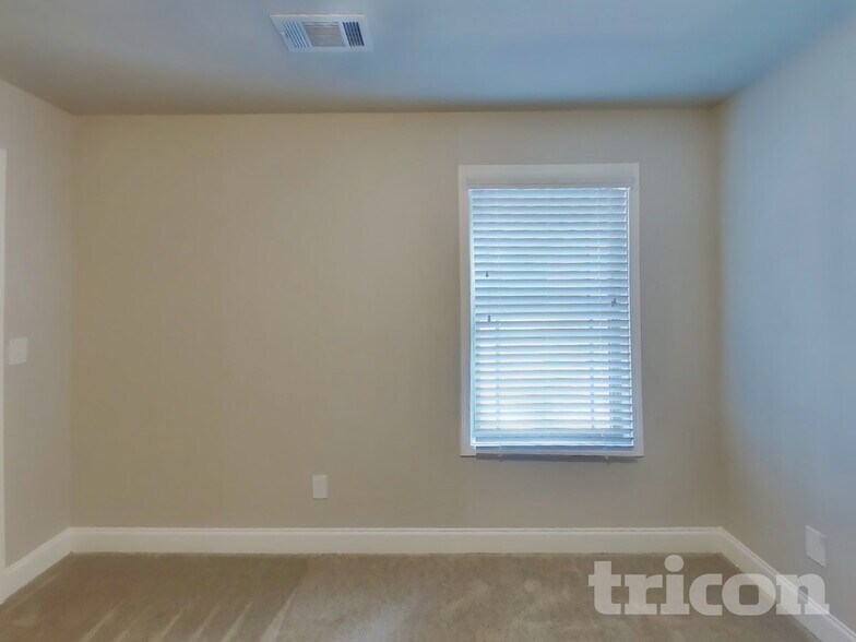 Building Photo - 805 Crescent Way