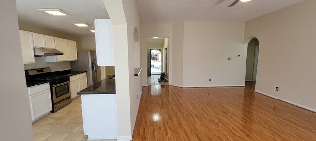 Building Photo - 16306 April Ridge Dr