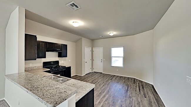 Building Photo - Very Nice 3 Bedroom 2 Bath Home in Yukon Schools