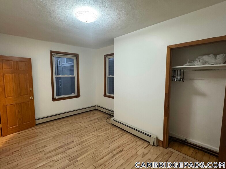 Building Photo - 114 Thorndike St