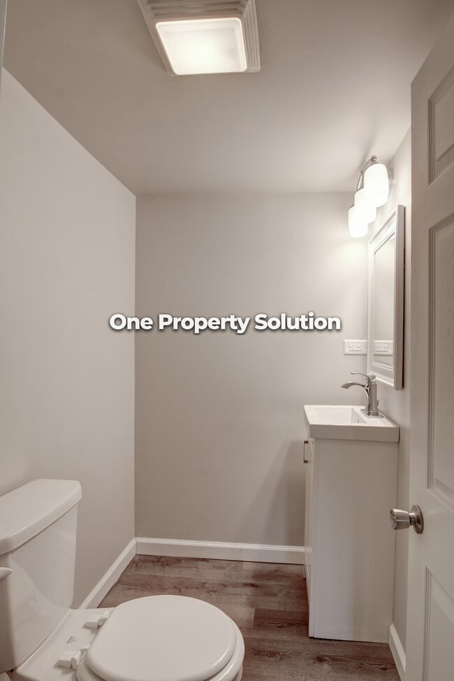 Building Photo - 437 Hovey St