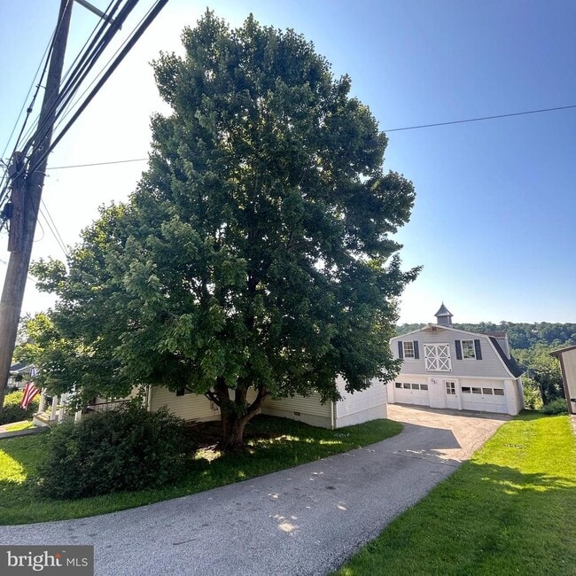 Building Photo - 379 Dehaven St