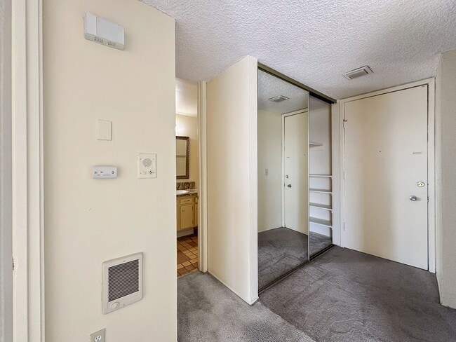 Building Photo - 1BD/1BA Condo in Point Loma Heights w/ Res...