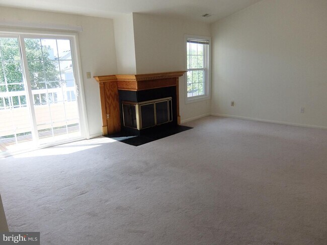Building Photo - 309 Trinity Ct