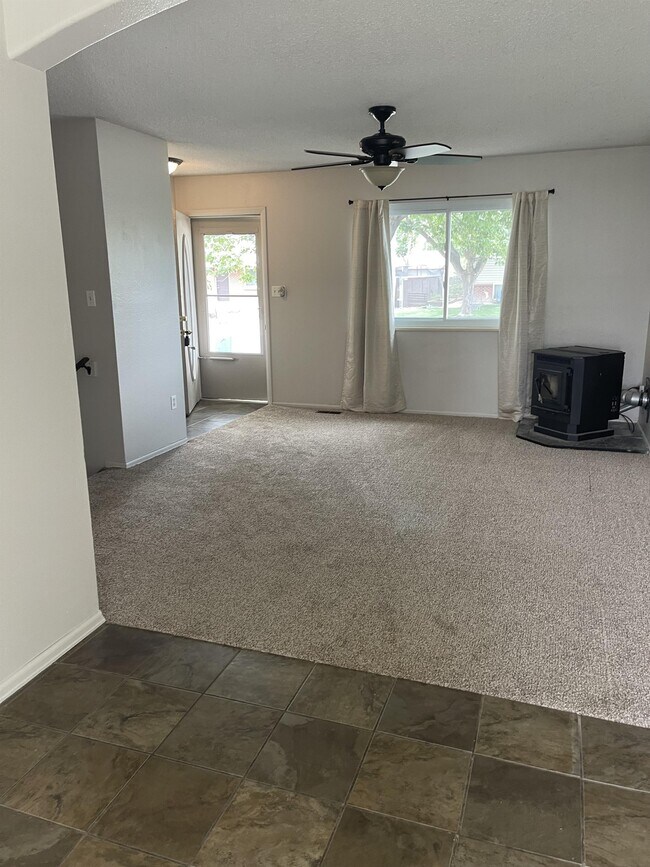 Building Photo - 488 Anjou Dr