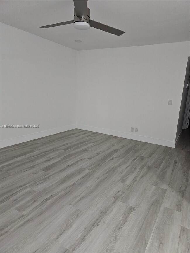 Building Photo - 13550 SW 6th Ct