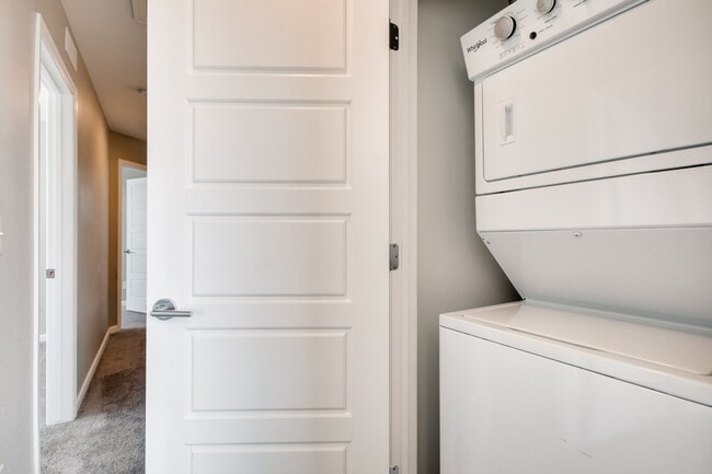 Building Photo - 3 Bedroom Townhomes For Rent