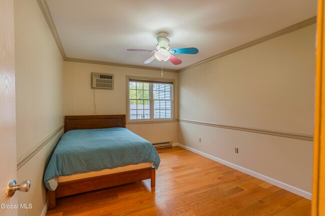 Building Photo - 4 Tompion Ln