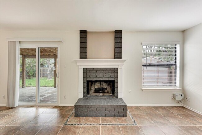 Building Photo - 1009 Riverlawn Dr
