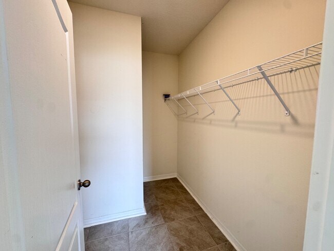 Building Photo - 325 Meadowbrook Blvd
