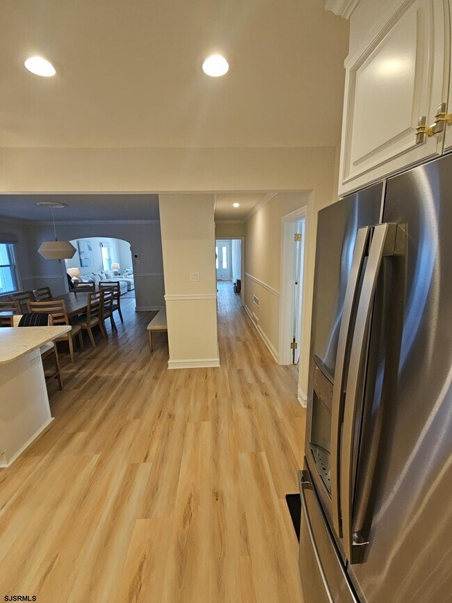 Building Photo - 107 S Dover Ave