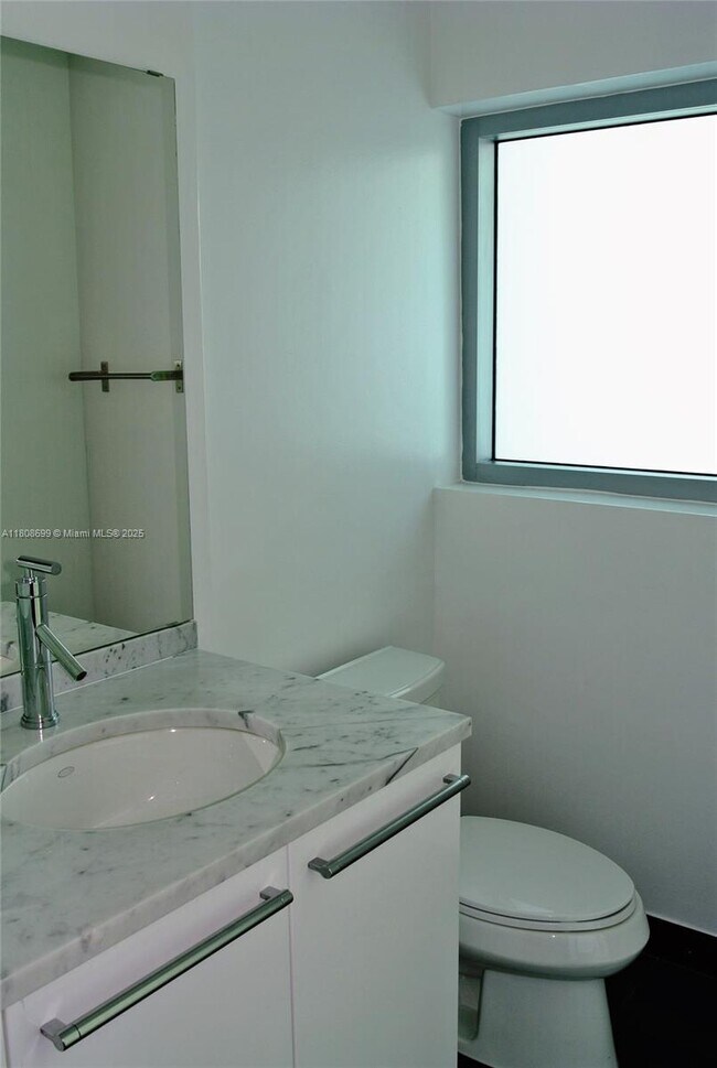 Building Photo - 900 Biscayne Blvd