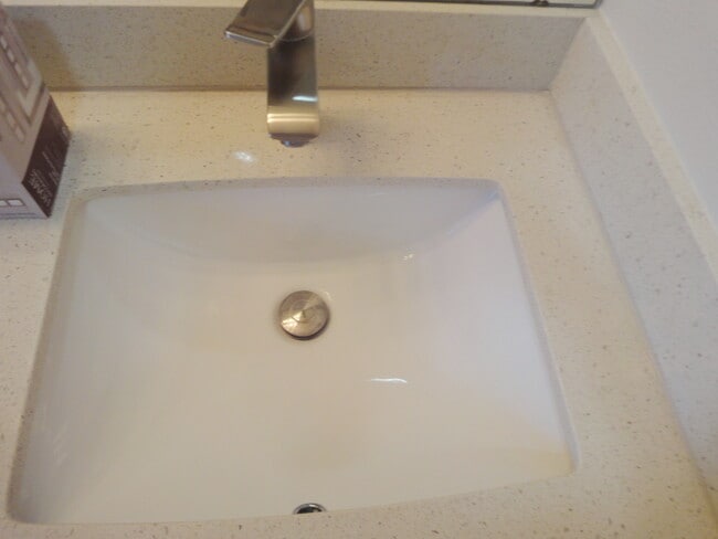 Building Photo - 3 Le Claire Ct