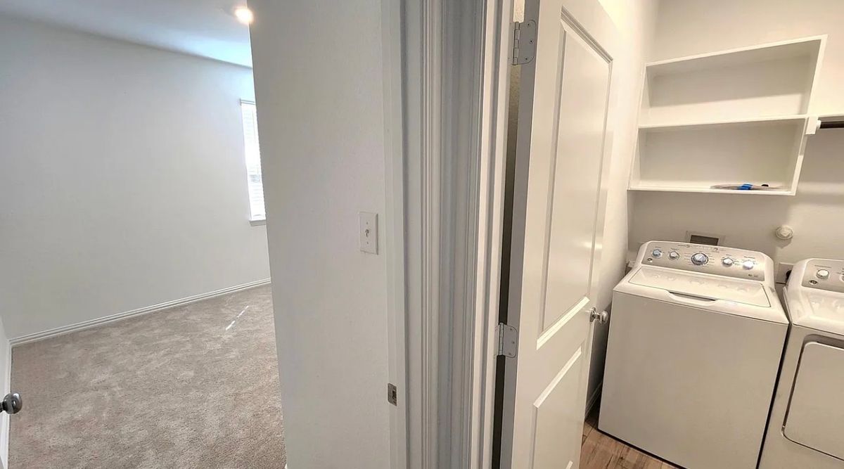 Building Photo - 1000 Chip St