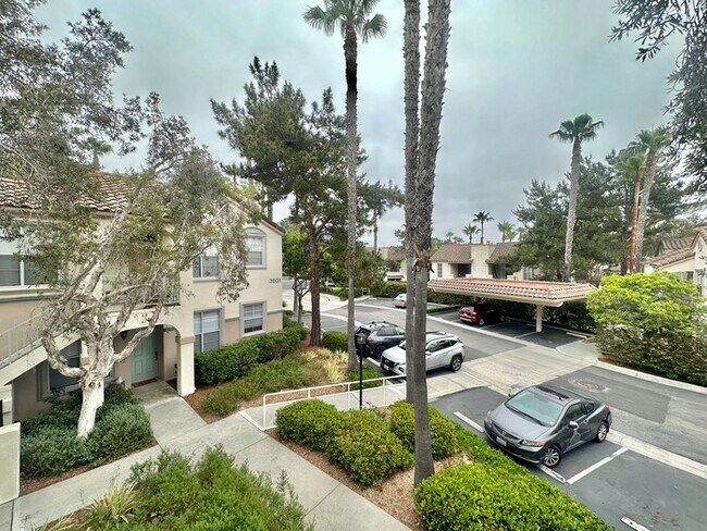 Building Photo - Second Floor Updated 2 BD / 2 BA In Carmel...
