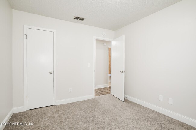 Building Photo - 3854 English Colony Dr S