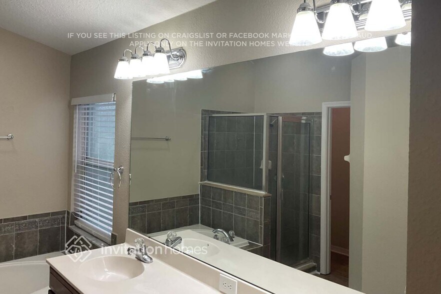 Building Photo - 1619 Bonita Bluff Ct