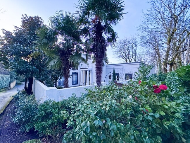 Building Photo - 1980 SW Terrace Dr