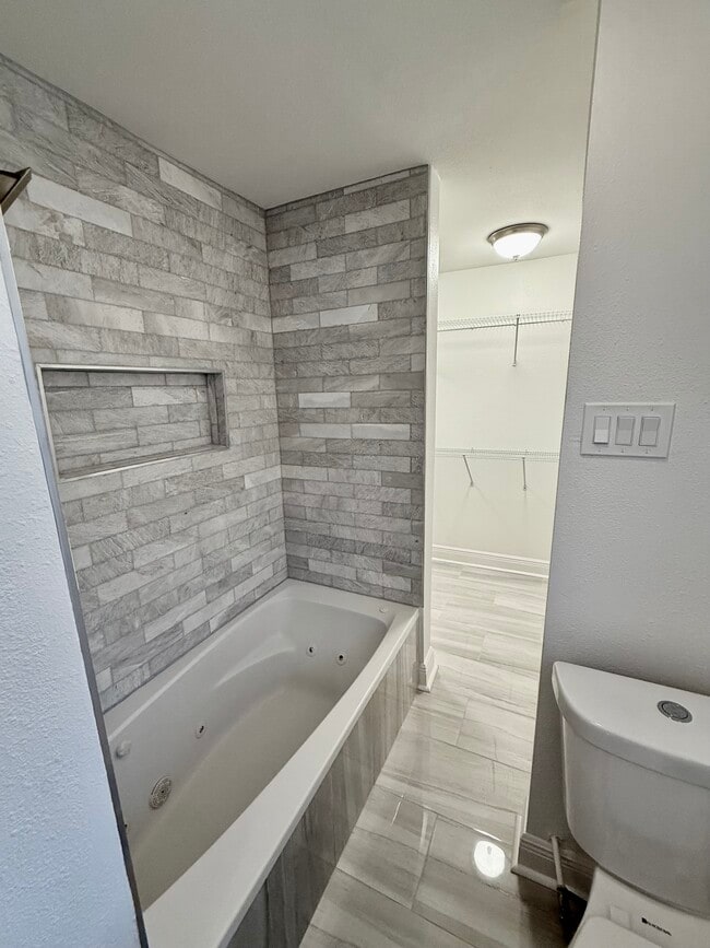 Building Photo - 3300 Bissonet Dr