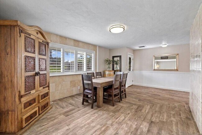 Building Photo - 4/2 Granite Bay, Pool, Jacuzzi, RV Parking...