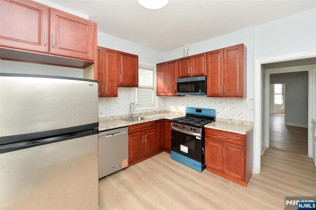 Building Photo - 124 Tuers Ave