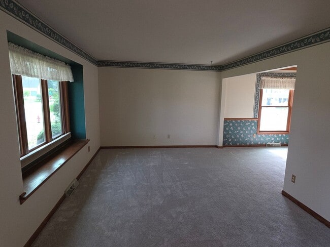Building Photo - 4 bedroom home in Pleasant Prairie