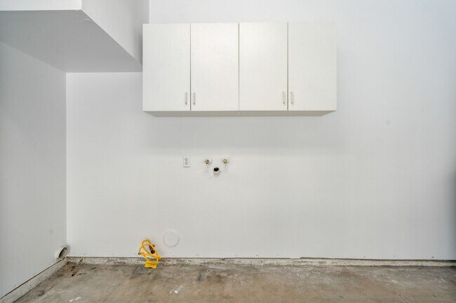 Building Photo - Newport Beach Townhome  for Lease
