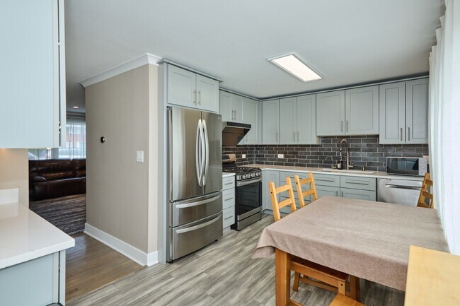 Building Photo - 926 N Boxwood Dr