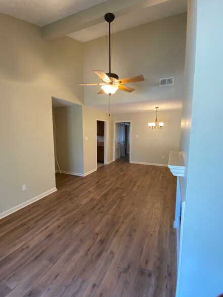 Building Photo - 7651 Bles Ave