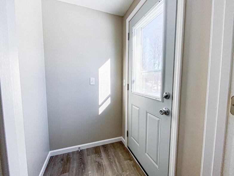 Building Photo - 1853 Fisher St